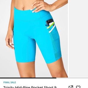 Fabletics 4x trinity mid-rise pocket short